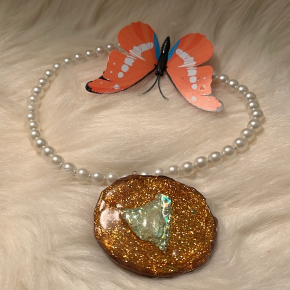 Faux Pearls & Stretchy One of a Kind Rare Unique Handmde Charm Necklace - Picture 14 of 17